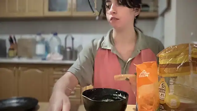 Rosea Champagne online show from September 16, 8:50 pm