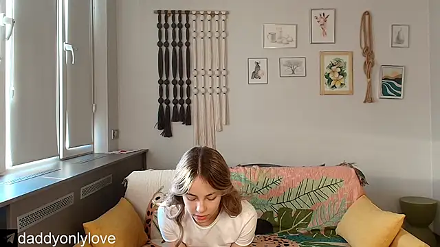 Snapshot of daddyonlyloveme chatting on October 30, 10:44 pm daddyonlyloveme online show from October 30, 10:44 pm