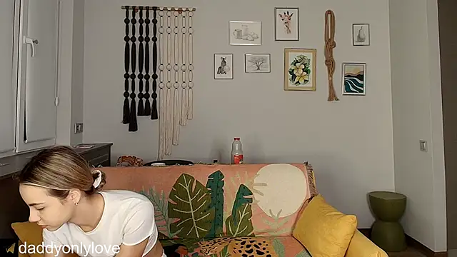 Snapshot of daddyonlyloveme chatting on October 14, 8:22 pm daddyonlyloveme online show from October 14, 8:22 pm