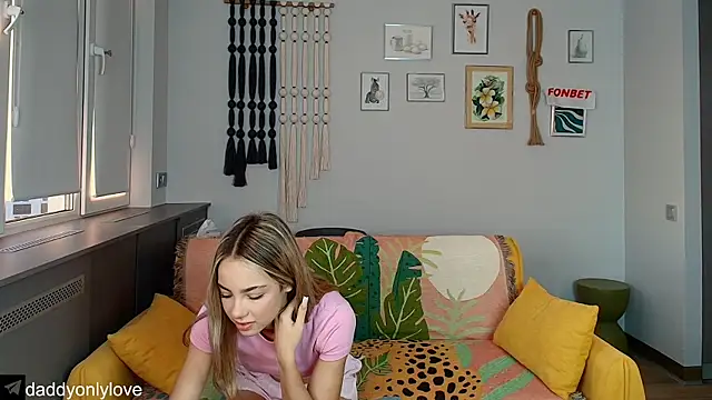 Snapshot of daddyonlyloveme chatting on September 18, 8:51 pm daddyonlyloveme online show from September 18, 8:51 pm