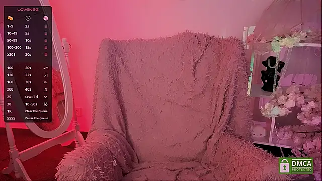 Snapshot of Lara_Vest chatting on September 29, 8:25 pm Lara Vest online show from September 29, 8:25 pm