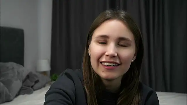 Snapshot of EthalFlowers chatting on October 13, 1:41 am EthalFlowers online show from October 13, 1:41 am