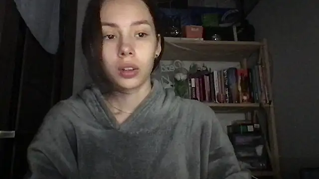 Yuna5343 online show from October 3, 9:20 pm