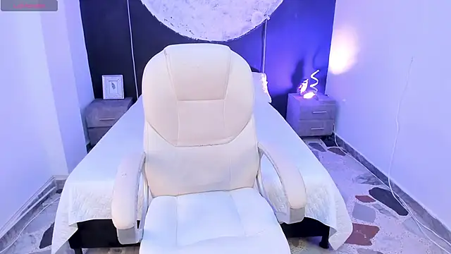 Snapshot of ShaniaDaniels chatting on September 24, 9:25 pm ShaniaDaniels online show from September 24, 9:25 pm