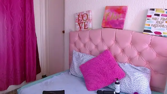 Emma-Flowers online show from October 12, 8:00 pm