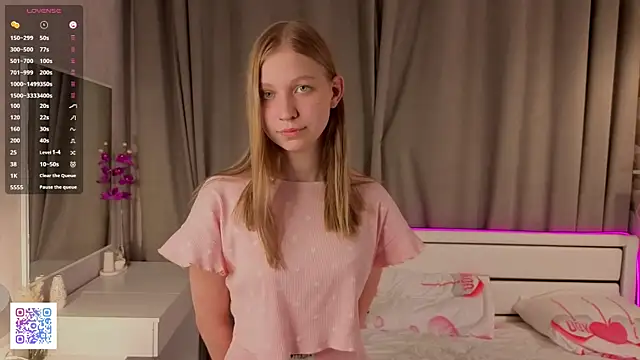 LynneHaviland online show from October 21, 6:12 pm