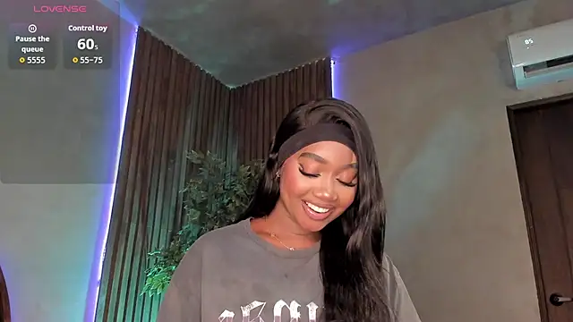 Snapshot of alisonn_moon chatting on October 23, 11:00 pm alisonn moon online show from October 23, 11:00 pm