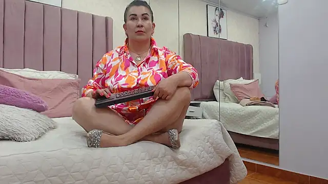 AriannaAdames online show from February 13, 1:46 pm