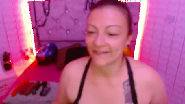 Snapshot of Susanahotsexxx chatting on November 2, 12:14 am Susanahotsexxx online show from November 2, 12:14 am