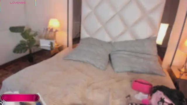 Snapshot of Megan_DH chatting on October 29, 12:31 pm Megan DH online show from October 29, 12:31 pm