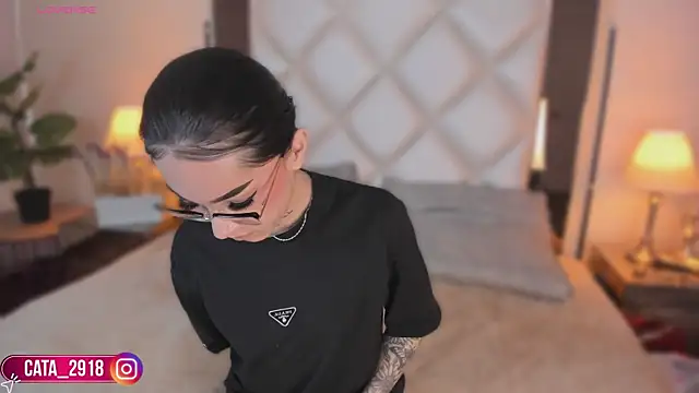 Snapshot of Megan_DH chatting on October 2, 1:27 pm Megan DH online show from October 2, 1:27 pm