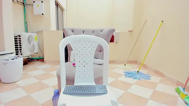 Snapshot of AriaGreenn chatting on September 12, 2:02 pm AriaGreenn online show from September 12, 2:02 pm