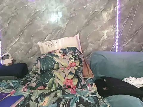 Snapshot of ZARIA-VIXEN chatting on October 16, 11:46 am ZARIA-VIXEN online show from October 16, 11:46 am