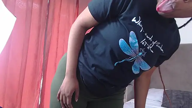 Snapshot of NatashaSilver chatting on October 21, 2:21 pm NatashaSilver online show from October 21, 2:21 pm