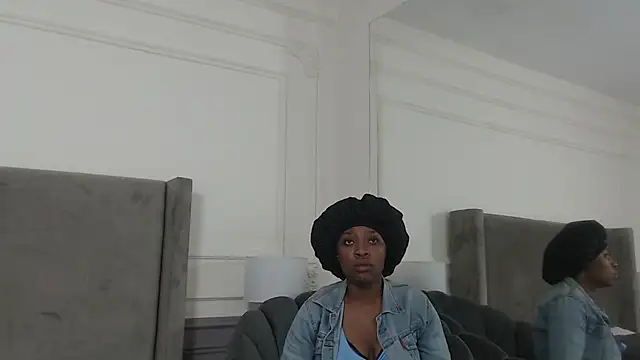 Snapshot of NatashaSilver chatting on October 27, 1:06 pm NatashaSilver online show from October 27, 1:06 pm