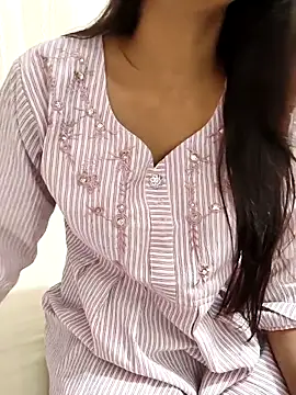 Snapshot of Shalu_G chatting on October 31, 8:18 am Shalu G online show from October 31, 8:18 am