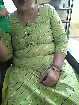 Snapshot of Diya-Sharmaa chatting on October 4, 5:24 am Diya-Sharmaa online show from October 4, 5:24 am