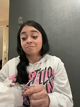 Emily Rivers  online show from December 5, 1:45 pm