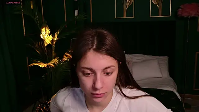 Eileen Delight online show from September 15, 4:43 am
