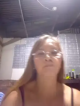 Snapshot of SexyHottMom chatting on September 28, 5:40 pm SexyHottMom online show from September 28, 5:40 pm