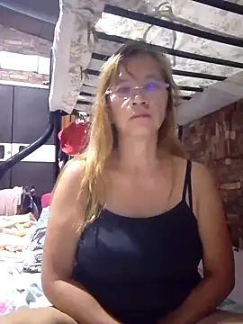 Snapshot of SexyHottMom chatting on September 20, 10:52 pm SexyHottMom online show from September 20, 10:52 pm