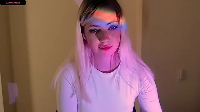 Snapshot of AliceHotty_ chatting on September 27, 9:49 am AliceHotty  online show from September 27, 9:49 am