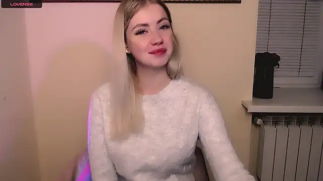 Snapshot of AliceHotty_ chatting on October 23, 6:30 am AliceHotty  online show from October 23, 6:30 am