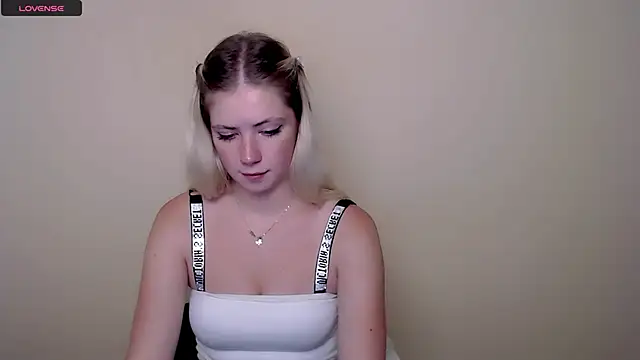 Snapshot of AliceHotty_ chatting on September 17, 12:36 pm AliceHotty  online show from September 17, 12:36 pm