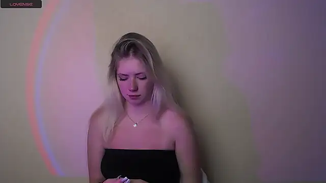 Snapshot of AliceHotty_ chatting on September 23, 12:36 pm AliceHotty  online show from September 23, 12:36 pm