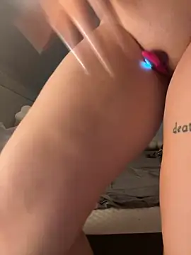 Lyn- online show from April 9, 7:30 pm