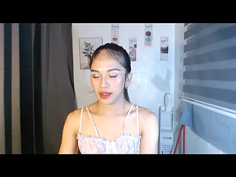 Snapshot of LauraSoHot chatting on September 10, 1:44 pm LauraSoHot online show from September 10, 1:44 pm