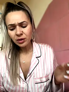 iSelena online show from October 10, 5:56 am