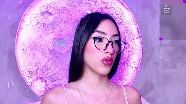 Snapshot of lissafeniix_ chatting on October 6, 10:10 am lissafeniix online show from October 6, 10:10 am