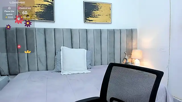 Snapshot of _shaiira chatting on October 6, 1:06 pm shaiira online show from October 6, 1:06 pm