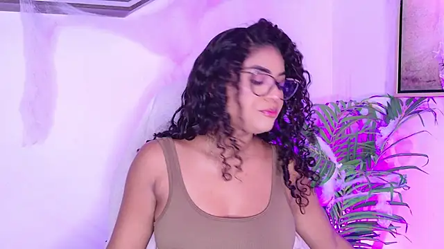 Snapshot of Carly_Monroe_ chatting on October 30, 10:33 pm Carly Monroe online show from October 30, 10:33 pm