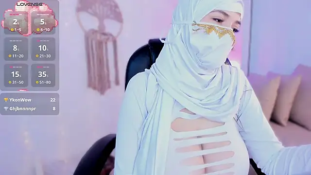 Snapshot of salma_isawwii chatting on October 3, 3:06 pm salma isawwii online show from October 3, 3:06 pm