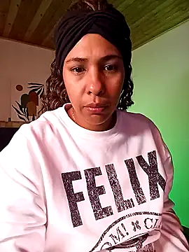 IVONNE COLLINS33 online show from February 4, 11:30 pm