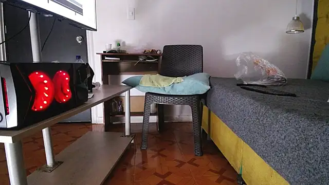 Snapshot of LADY-IN-BLACK chatting on October 31, 5:06 pm LADY-IN-BLACK online show from October 31, 5:06 pm