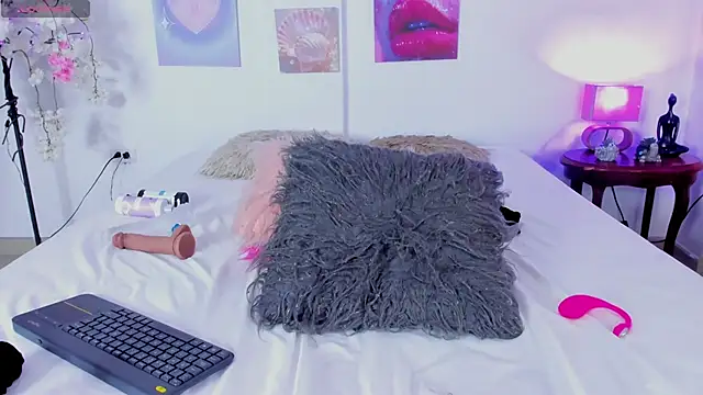 Snapshot of tyra_bankss_ chatting on October 1, 7:19 pm tyra bankss  online show from October 1, 7:19 pm