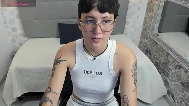 emahills  axelrose online show from September 13, 8:17 pm