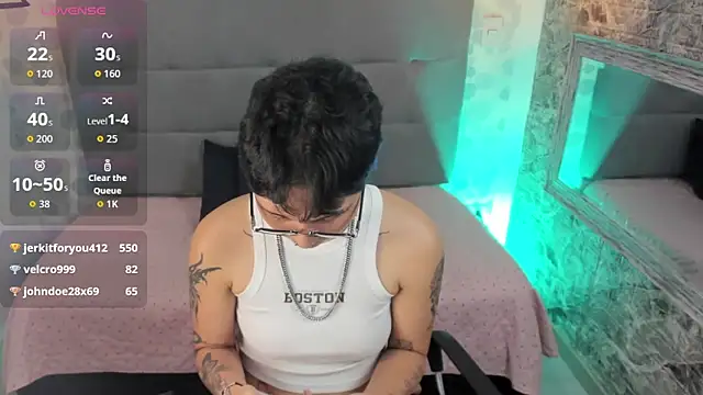 emahills  axelrose online show from October 16, 4:04 am