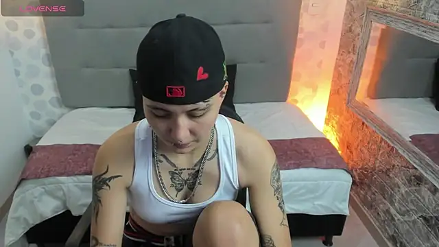 emahills  axelrose online show from October 7, 4:28 am