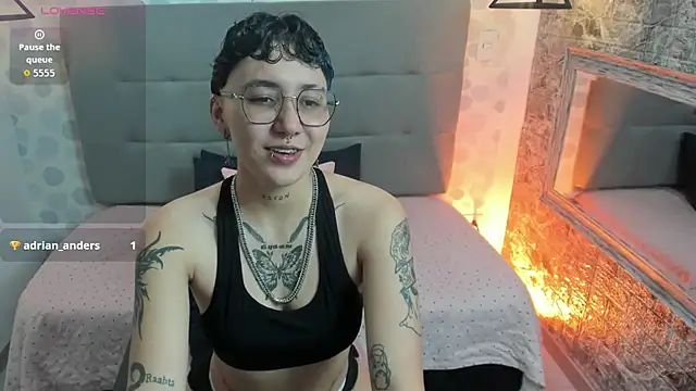 emahills  axelrose online show from October 14, 3:42 am