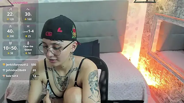 emahills  axelrose online show from October 15, 3:53 am