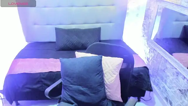 emahills  axelrose online show from September 25, 2:21 am