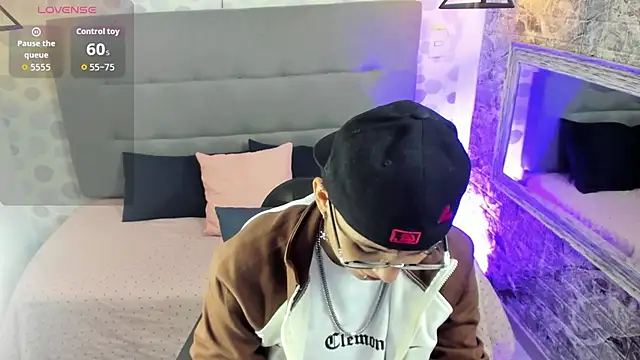 emahills  axelrose online show from October 9, 1:32 am