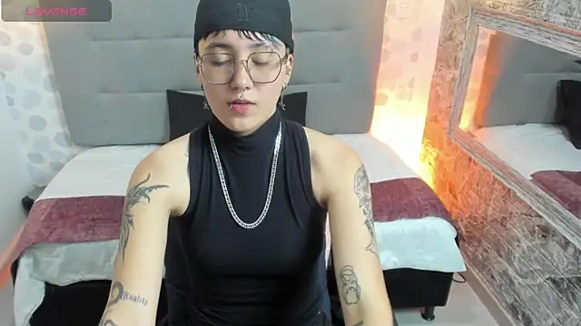 emahills  axelrose online show from October 3, 3:22 am