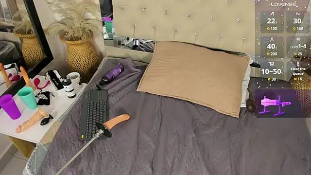 Snapshot of Luna_Tylor chatting on October 15, 5:54 am Luna Tylor online show from October 15, 5:54 am