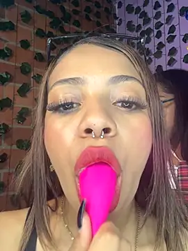 yumi hanna online show from November 17, 11:49 pm