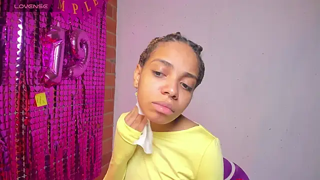 yumi hanna online show from September 11, 11:49 pm